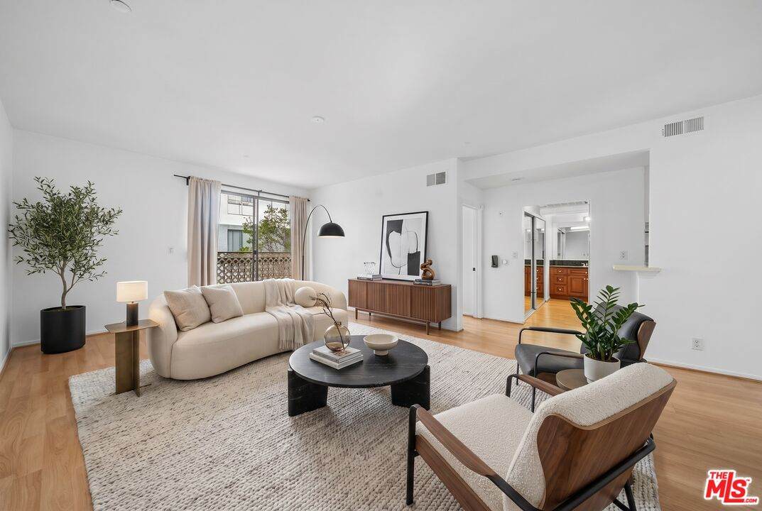 533 St Andrews Pl - Photo 1