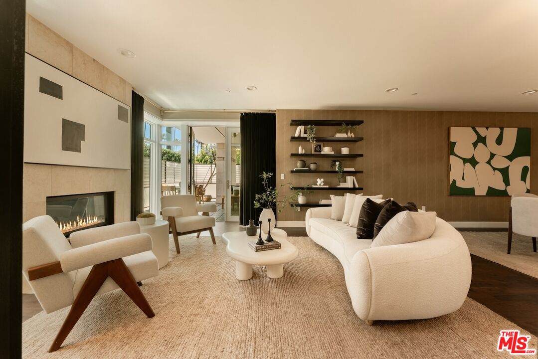 447 Doheny Dr - Photo 1