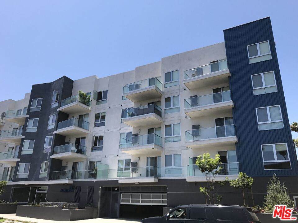 105 Mariposa Ave - Photo 1