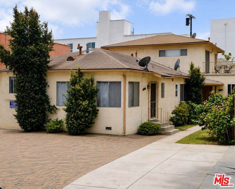 1823 Overland Ave - Photo 1