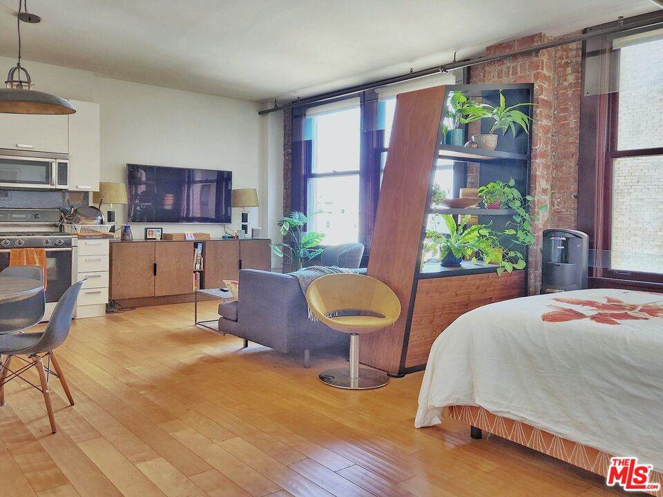 460 Spring St - Photo 1