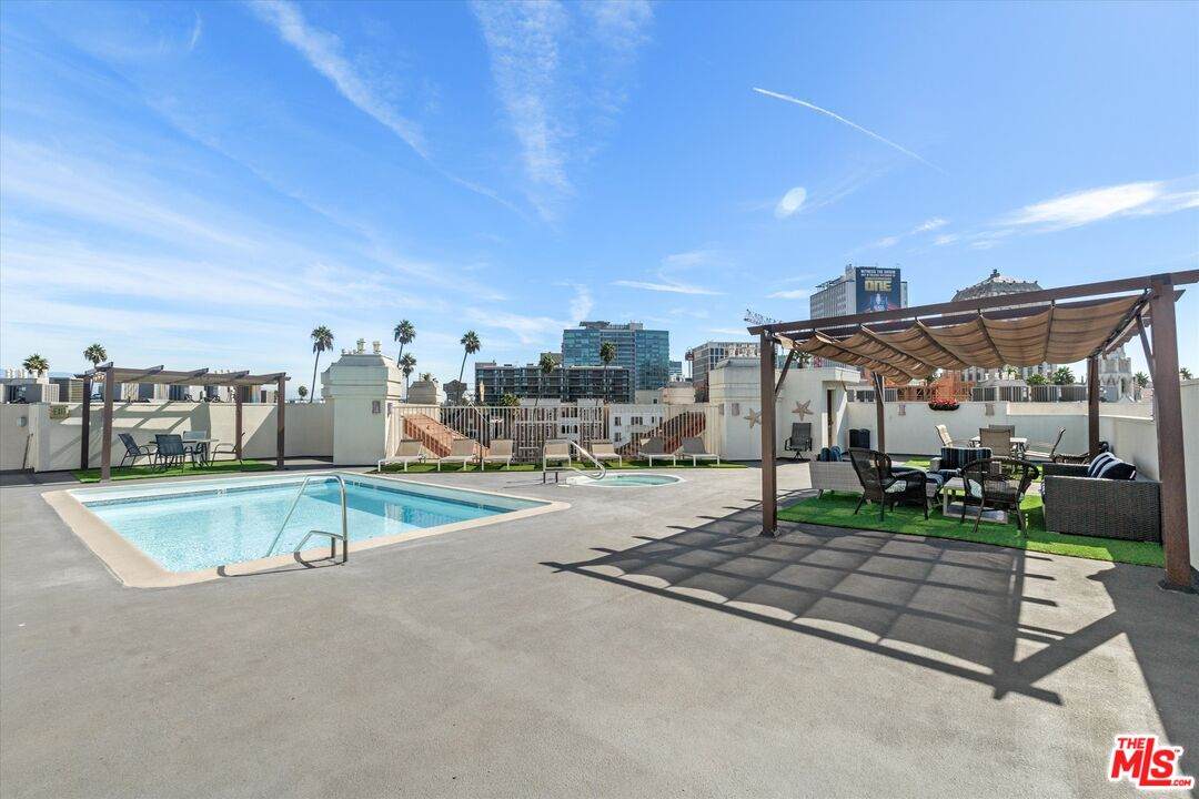 620 Gramercy Pl - Photo 1