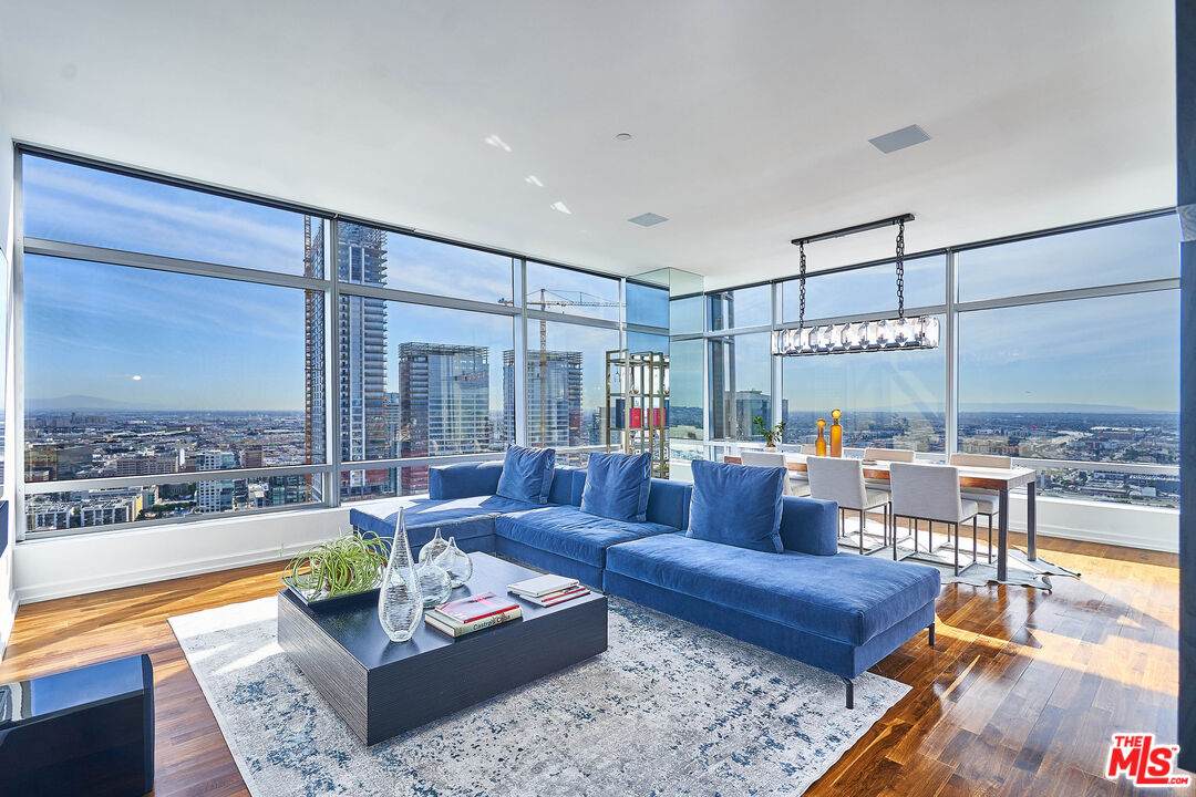 900 Olympic Blvd - Photo 1