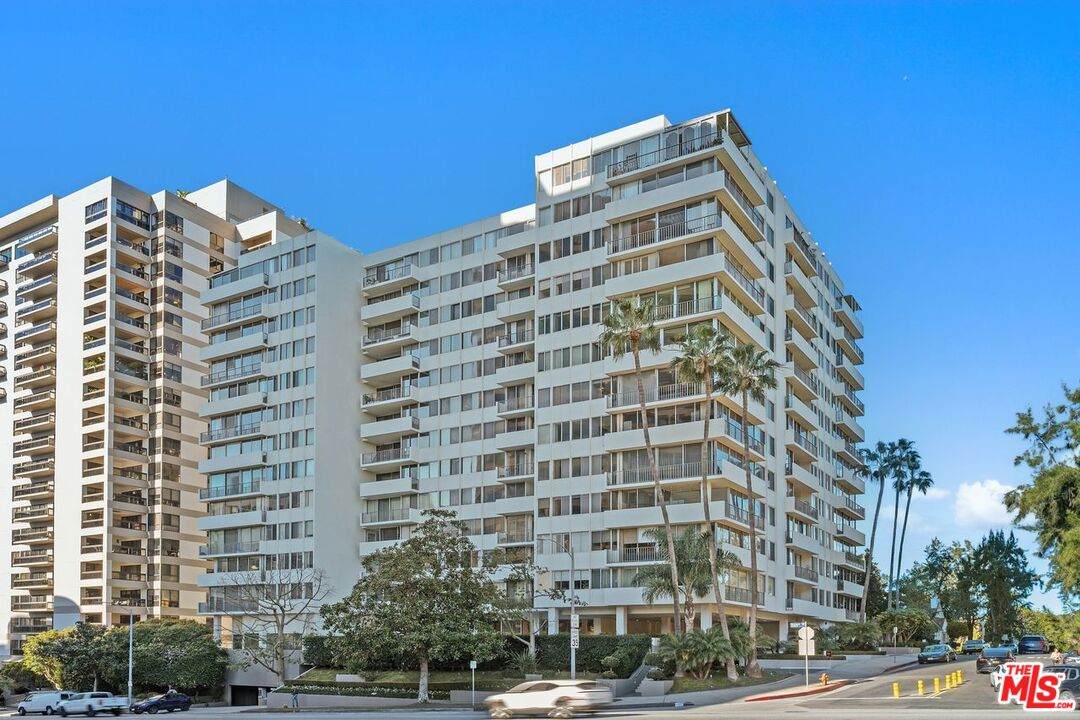 10433 Wilshire Blvd - Photo 1