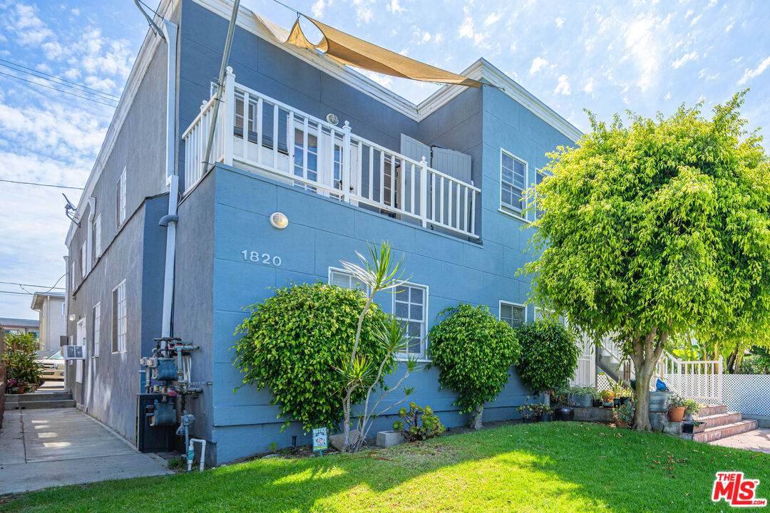 1820 Barrington Ave - Photo 1