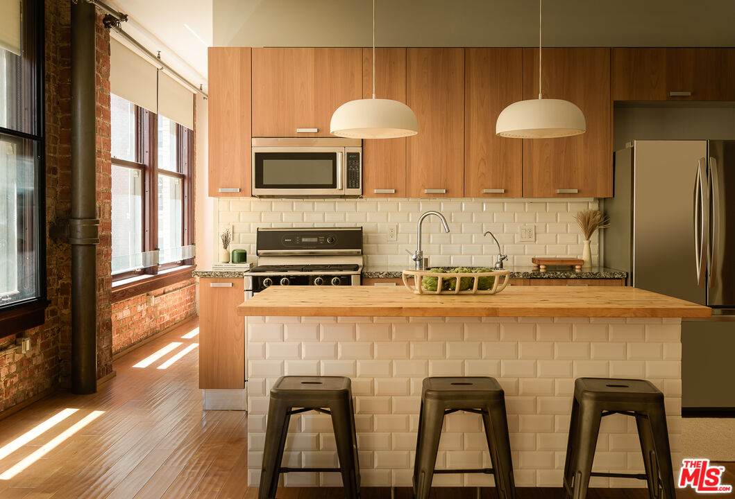 460 Spring St - Photo 1