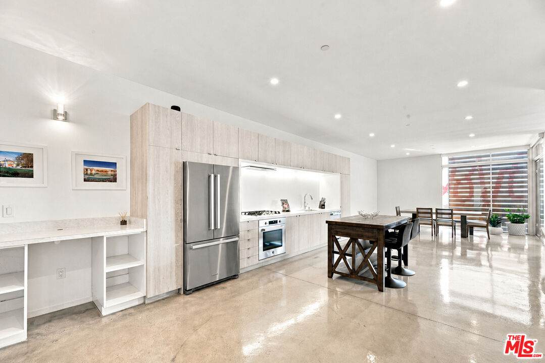 901 Hancock Ave - Photo 1