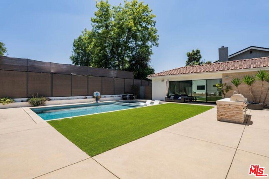 17520 Embassy Dr - Photo 1