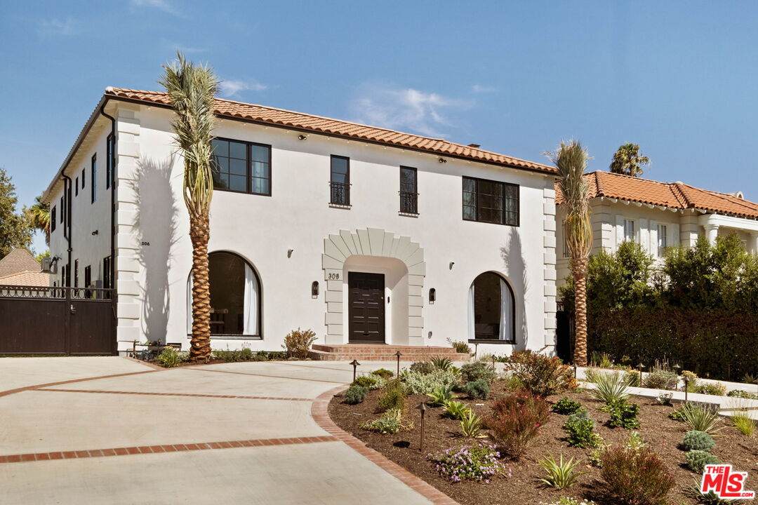 308 Highland Ave - Photo 1