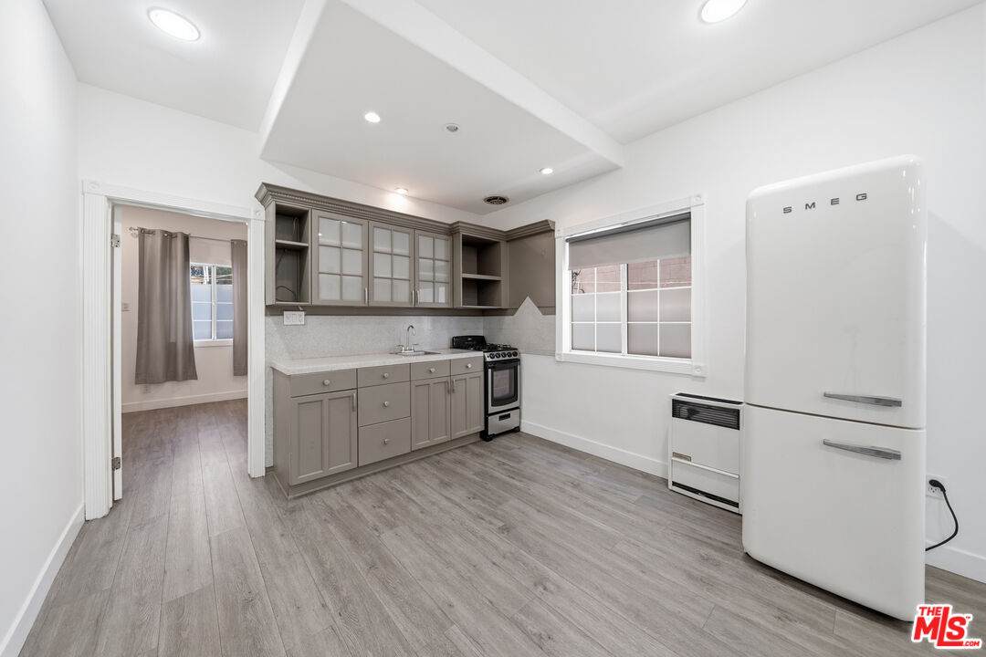 5760 Melrose Ave - Photo 1