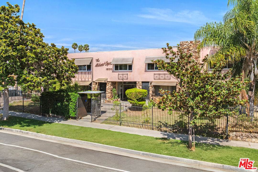 1600 Hobart Blvd - Photo 1