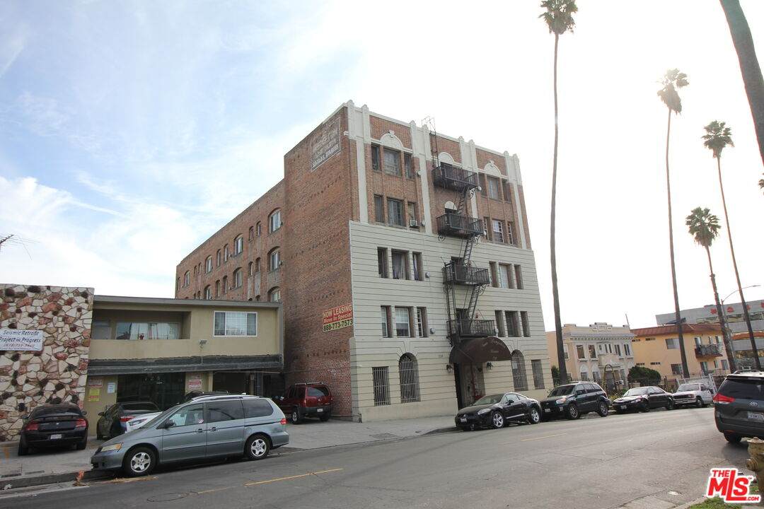 738 New Hampshire Ave - Photo 1