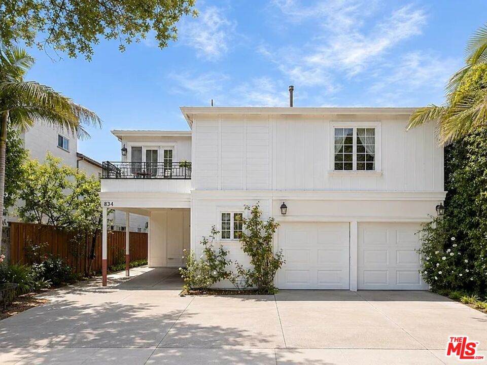834 Lincoln Blvd - Photo 1