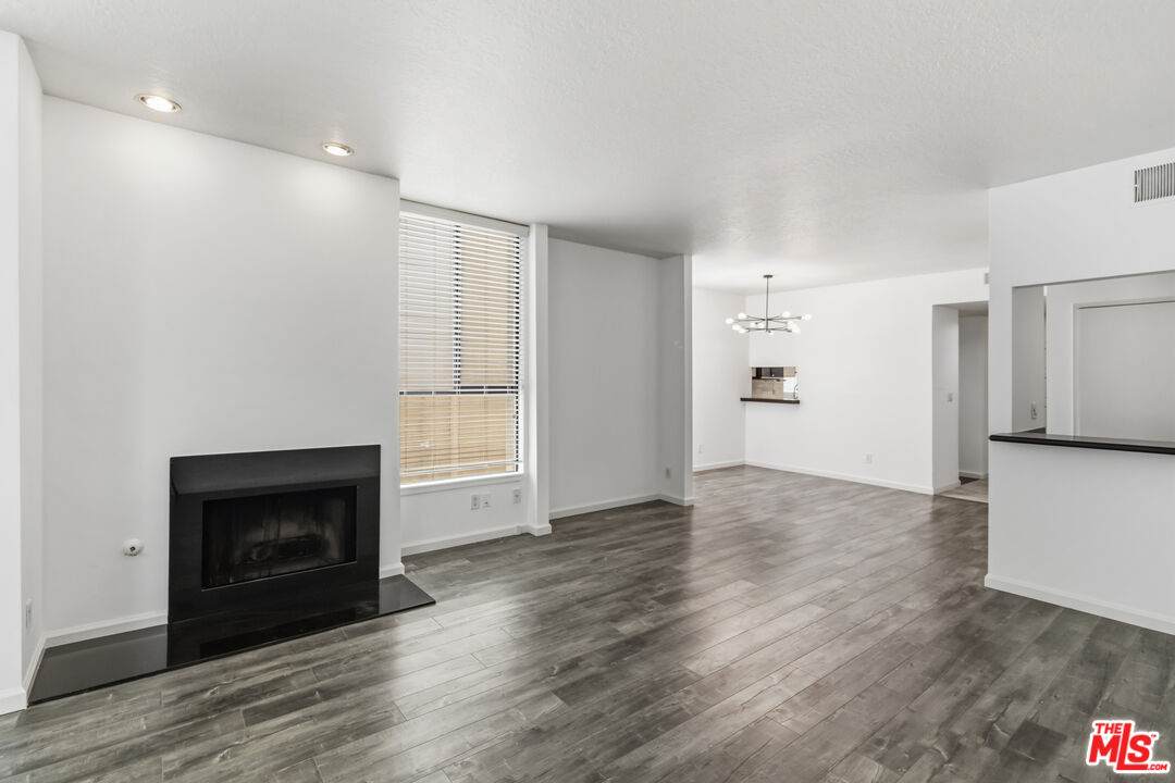 500 Barrington Ave - Photo 1
