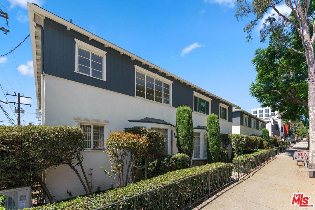 8730 Holloway Dr - Photo 1