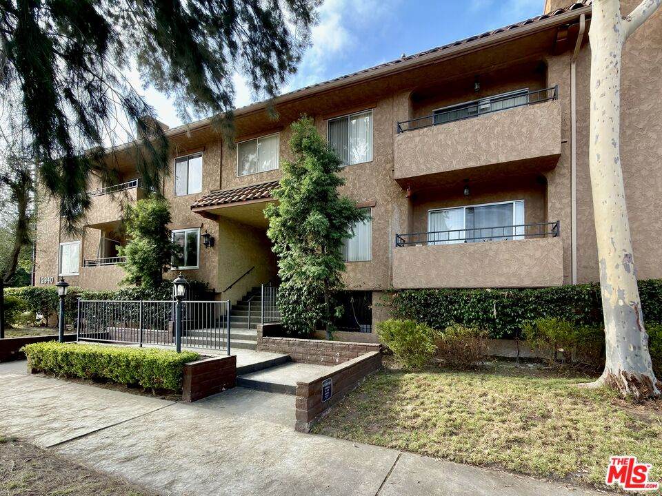 12940 Riverside Dr - Photo 1