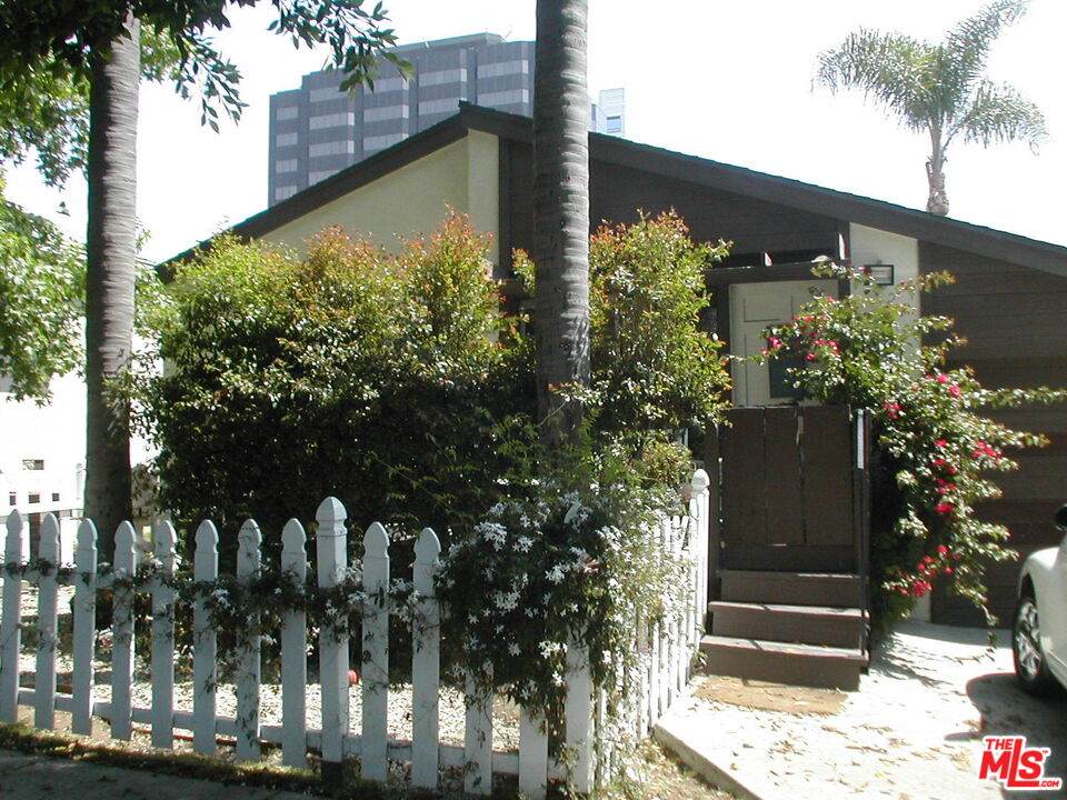 1227 Franklin St - Photo 1