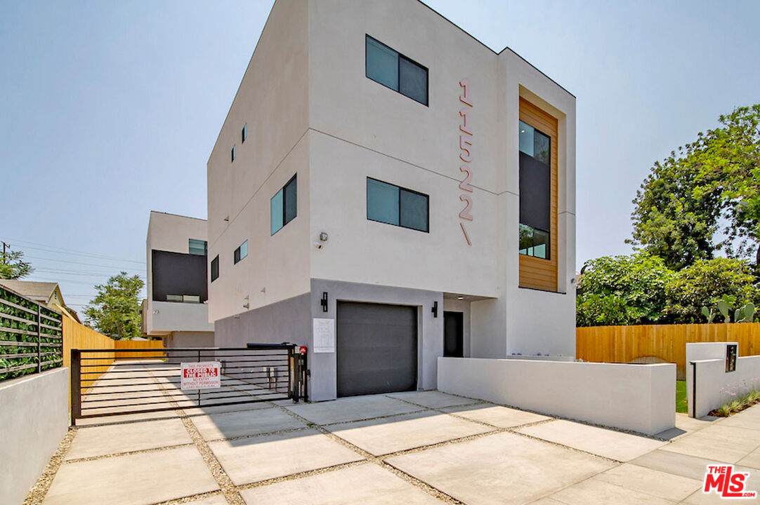 11520 Emelita St - Photo 1