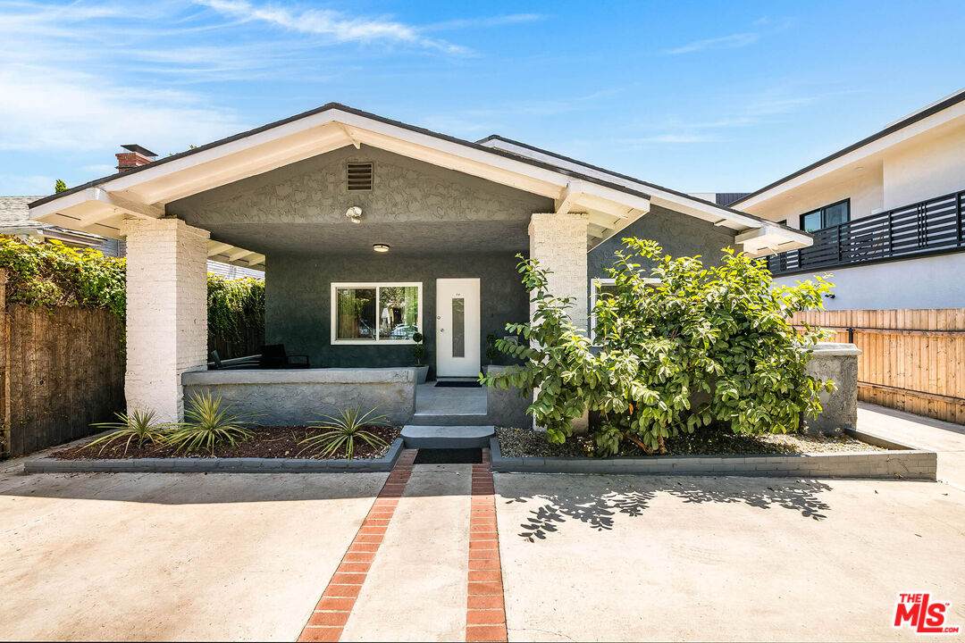 838 Ridgewood Pl - Photo 1