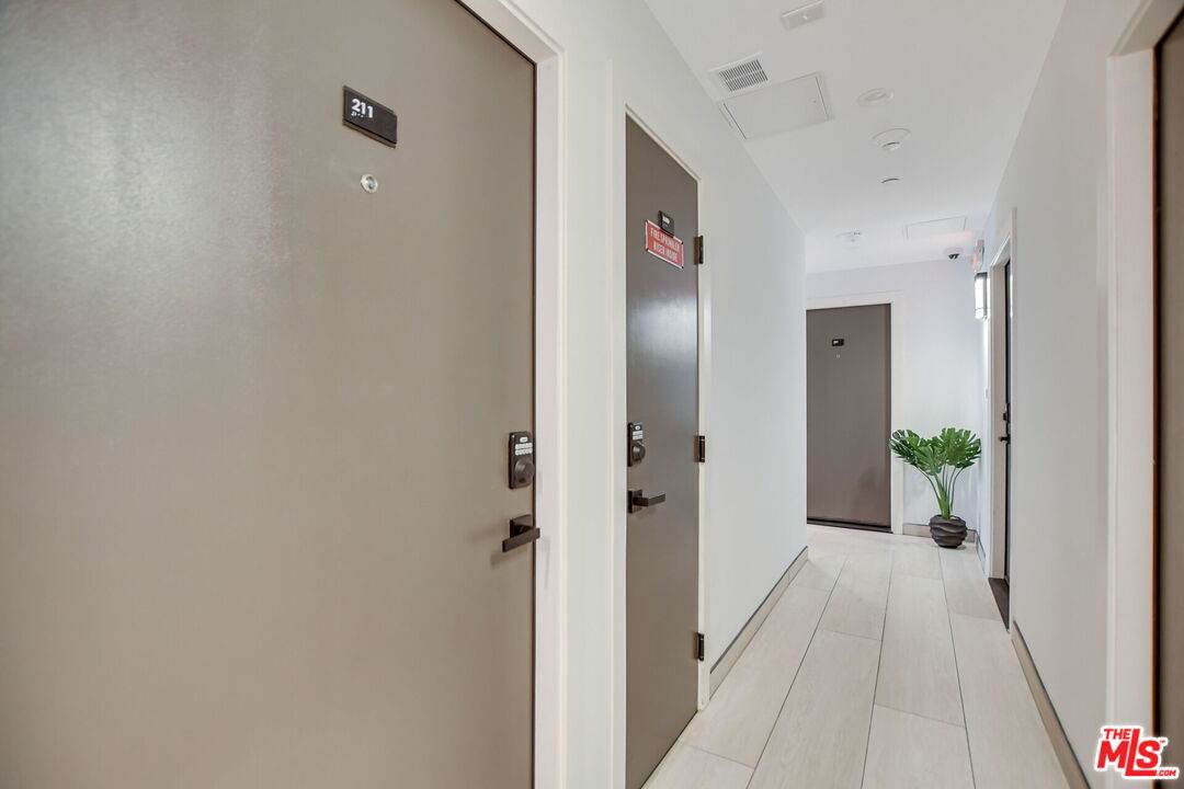 946 Ridgeley Dr - Photo 1
