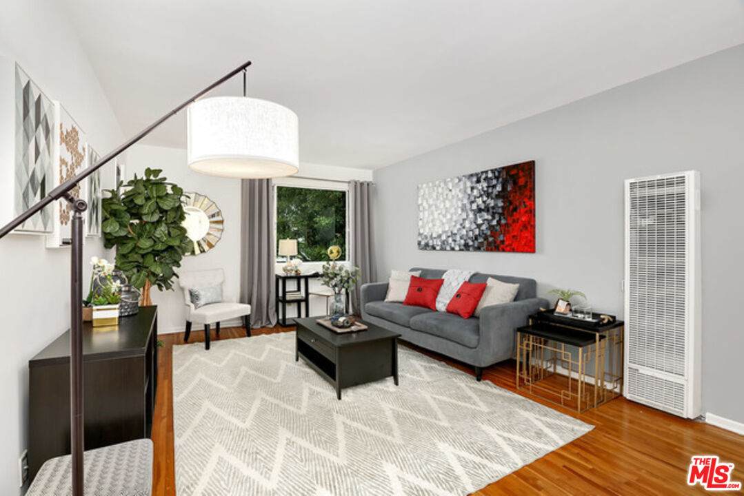 2427 Centinela Ave - Photo 1