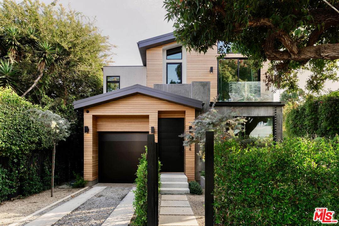 9064 Harland Ave - Photo 1