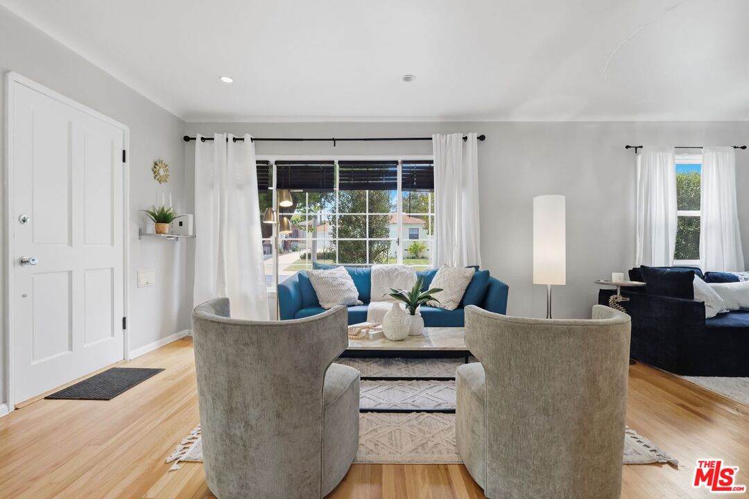 7870 Truxton Ave - Photo 1