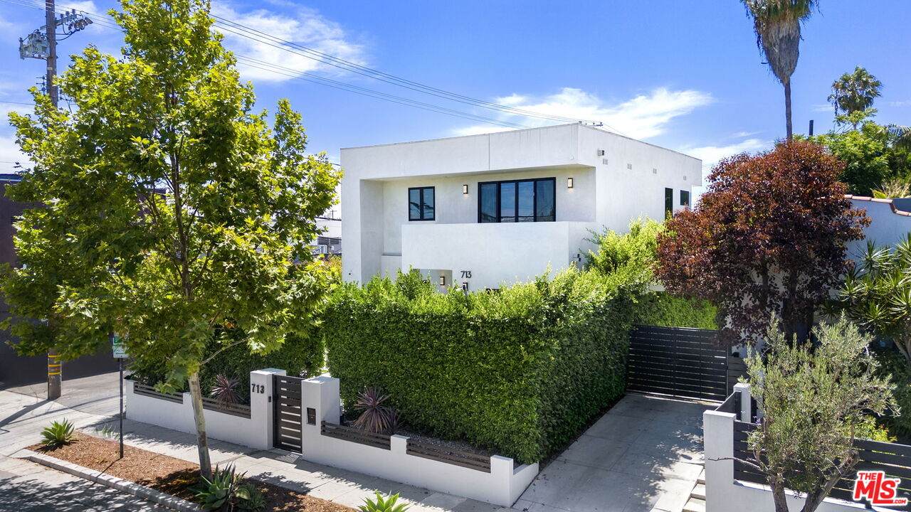 713 Sierra Bonita Ave - Photo 1