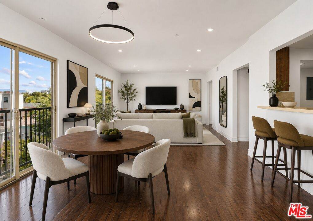 936 Hudson Ave - Photo 1