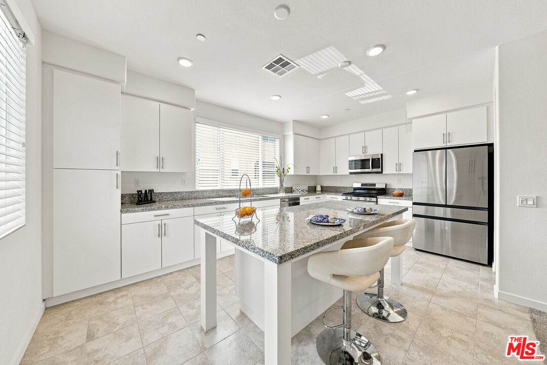 14168 Bay St - Photo 1