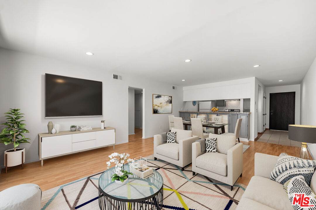 444 Gramercy Pl - Photo 1