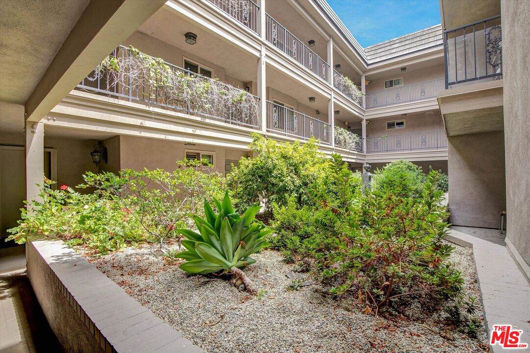 439 Doheny Dr - Photo 1