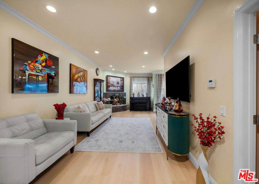 17914 Magnolia Blvd - Photo 1