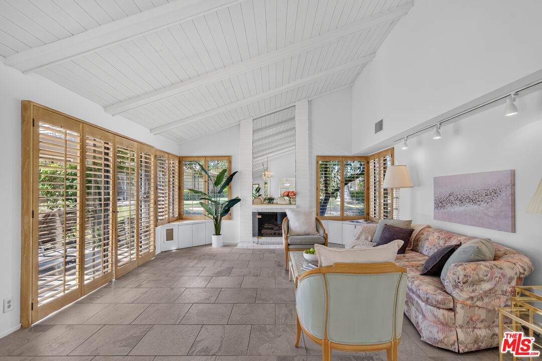 91 Tennis Club Dr - Photo 1