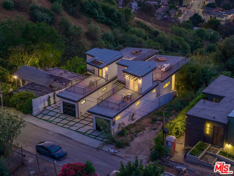 3009 Amethyst St - Photo 1