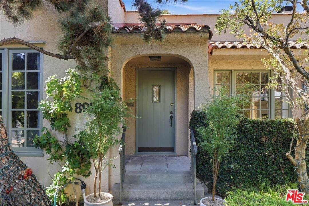 8924 Ashcroft Ave - Photo 1
