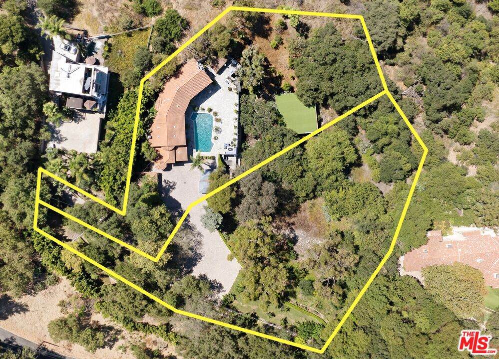 13355 Mulholland Dr - Photo 1