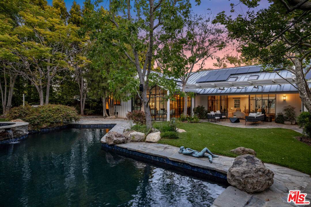 13627 Sunset Blvd - Photo 1