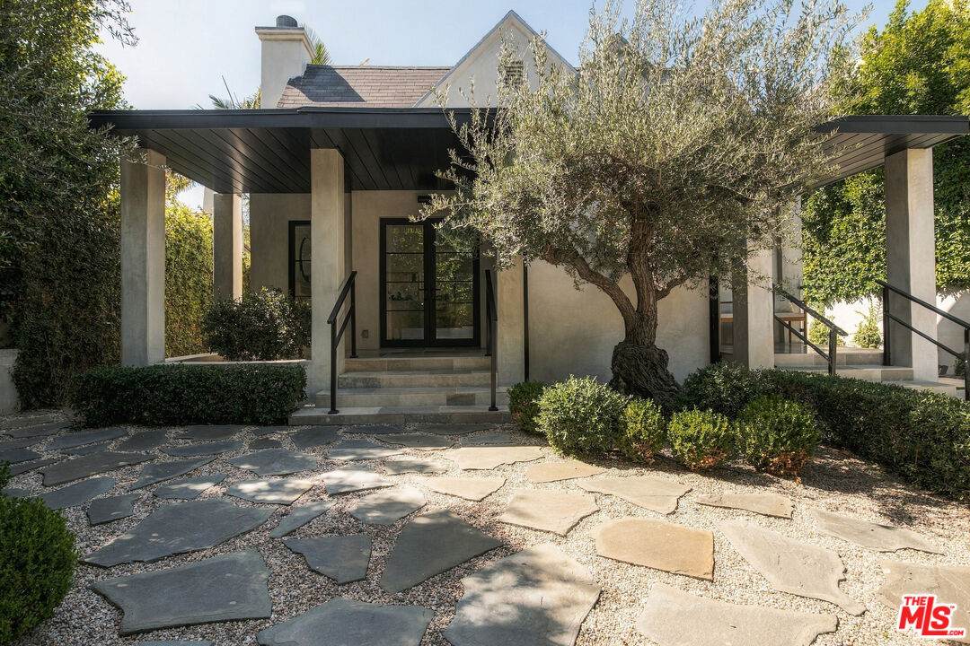 343 Alfred St - Photo 1