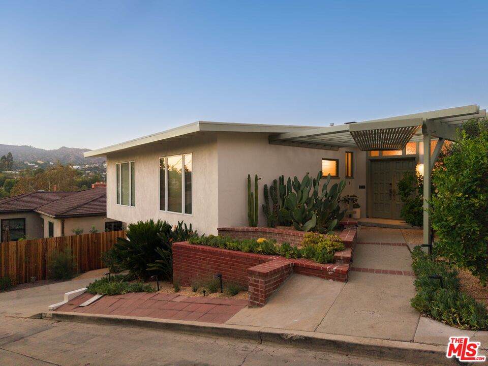 2446 Ronda Vista Dr - Photo 1