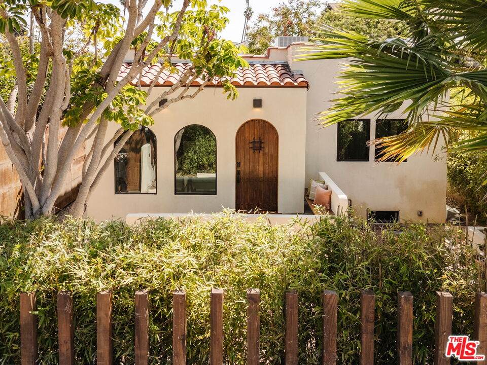 908 California Ave - Photo 1