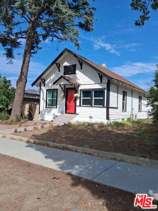1017 Washburn Ave - Photo 1