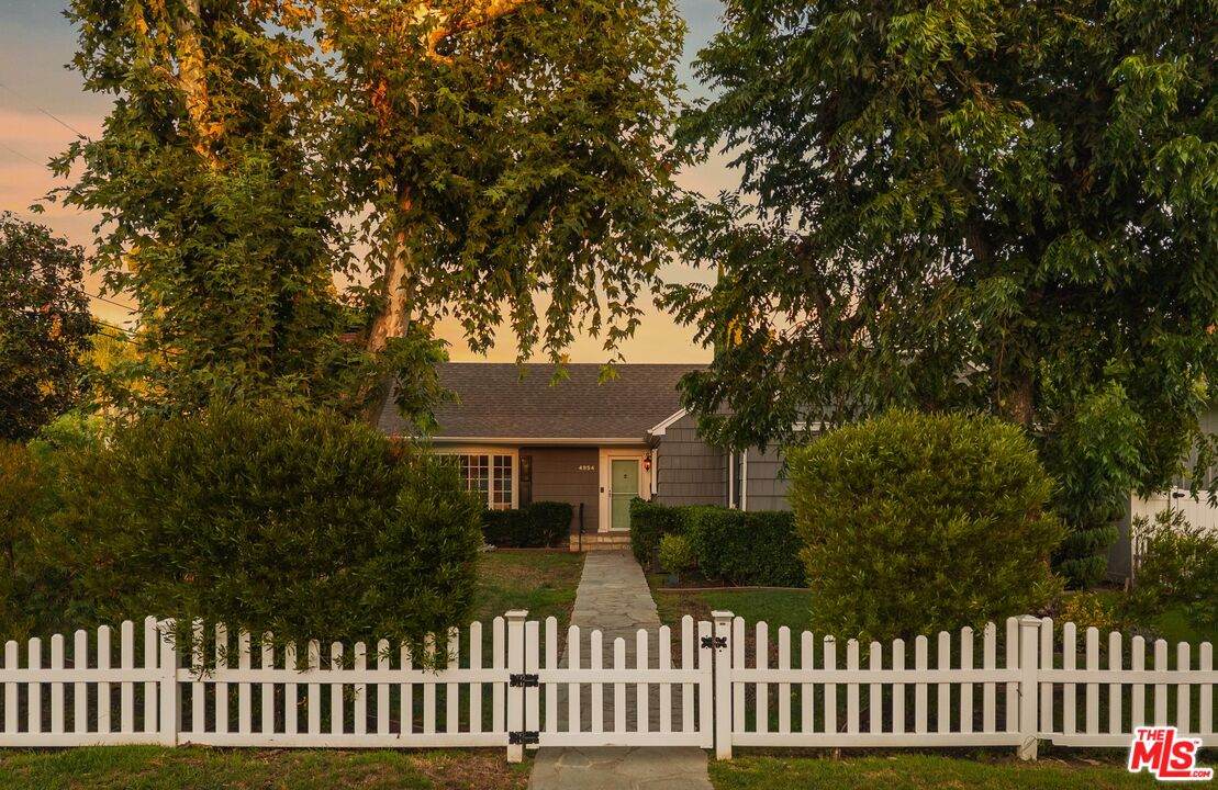 4954 Mammoth Ave - Photo 1