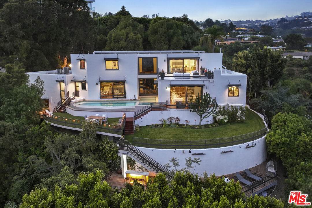 9330 Beverly Crest Dr - Photo 1