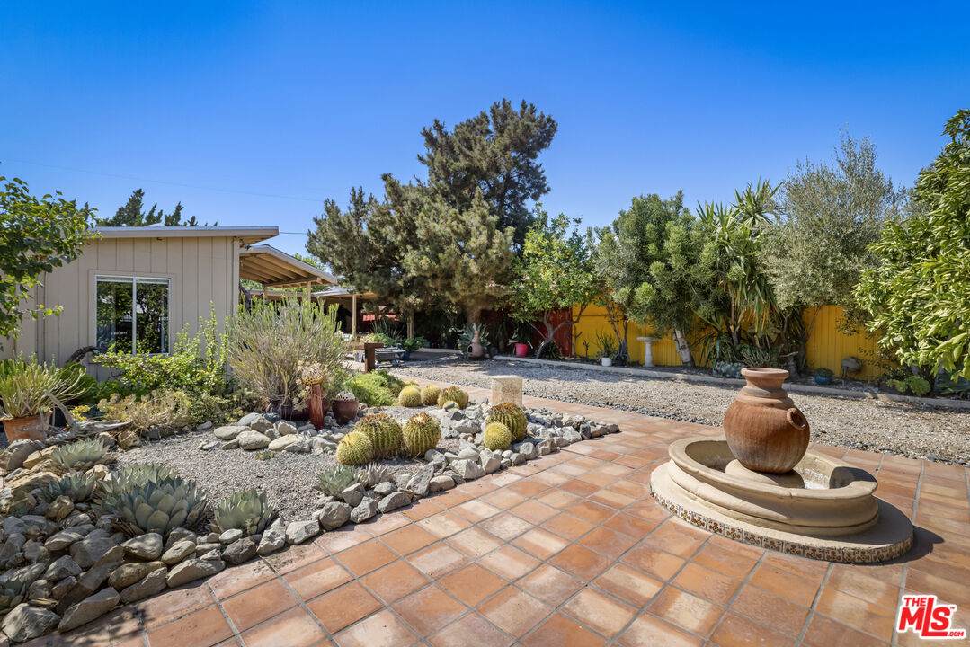 6033 Fulcher Ave - Photo 1