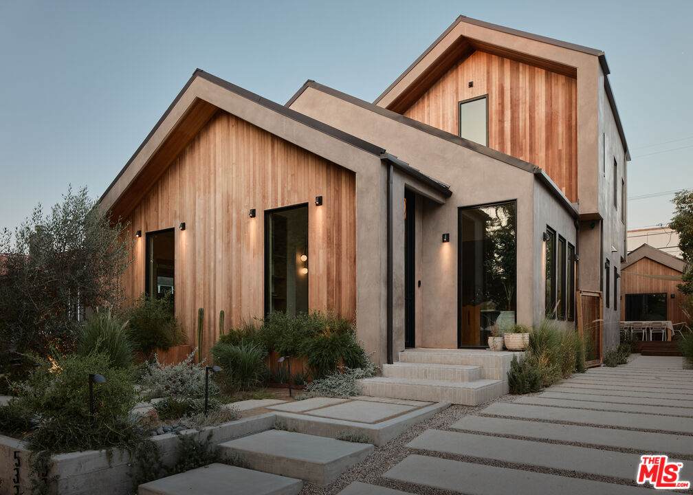 534 Bronson Ave - Photo 1