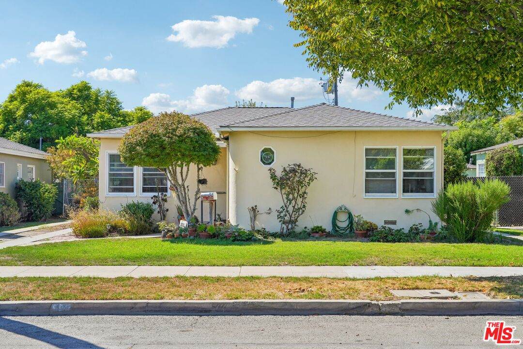 555 Helena St - Photo 1