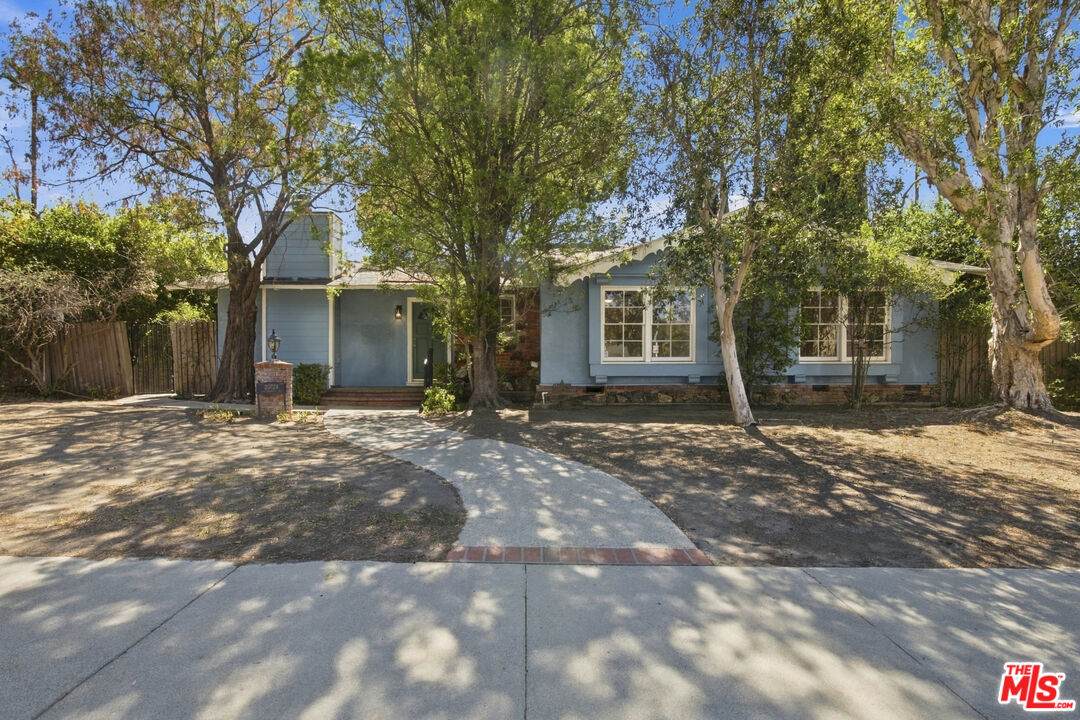 20724 Chatsworth St - Photo 1