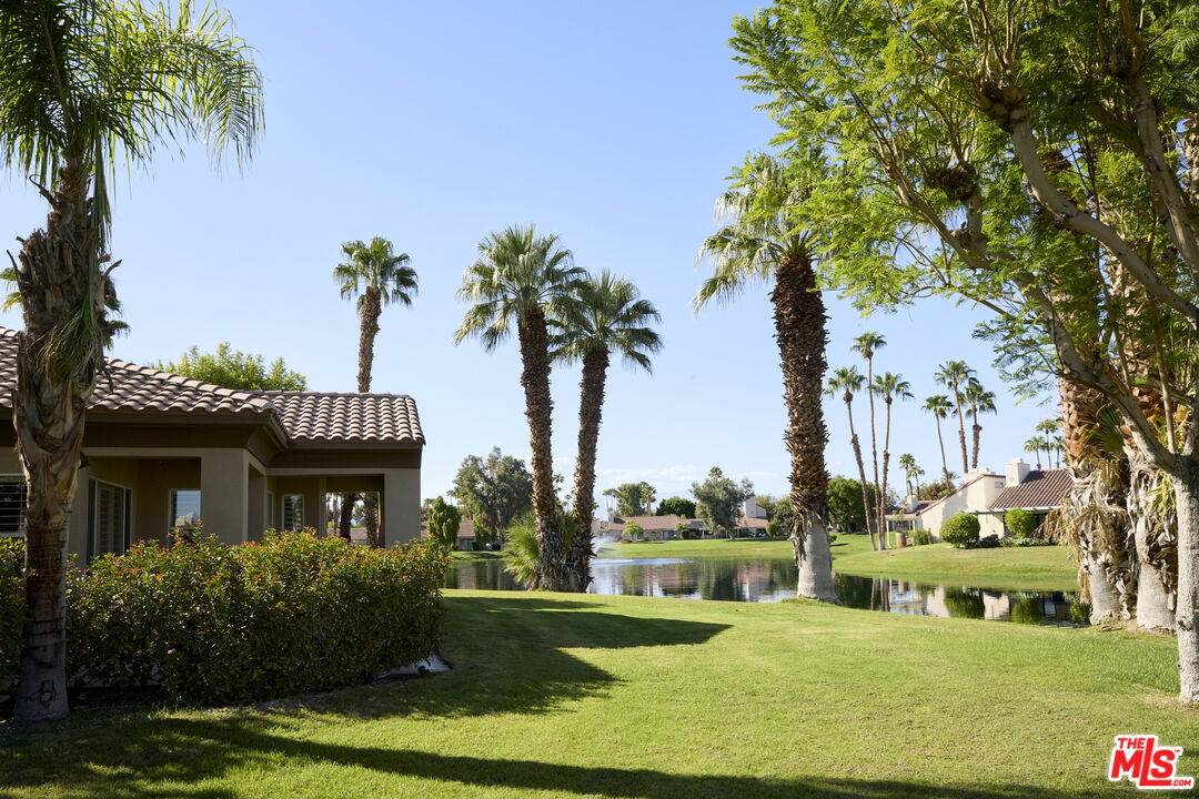 10 Wimbledon Cir - Photo 1