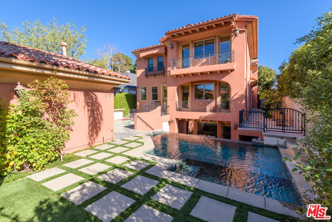 424 14TH Street - Photo 1